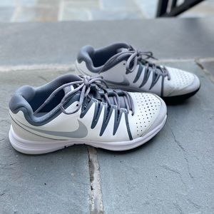 DONATING 12/1 
Nike tennis shoes